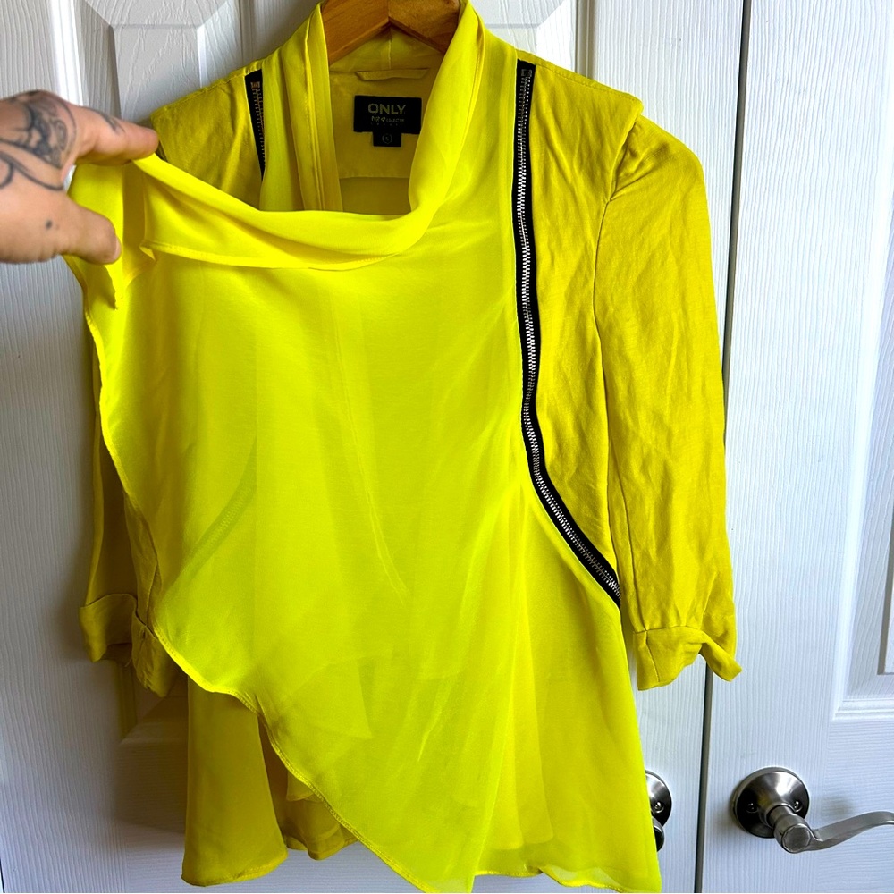bright yellow sheer flowy panel open front blazer with zippers - Picture 4 of 6